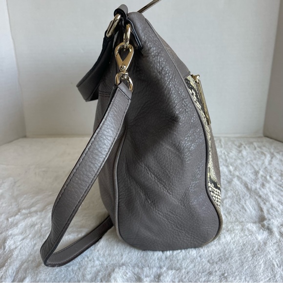 Kate Spade Gray Bag With Snake pattern . - Picture 3 of 17